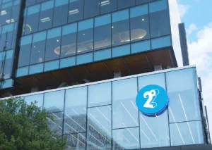 The outside view of a 2degrees store in New Zealand, featuring the brand’s signage and welcoming storefront.